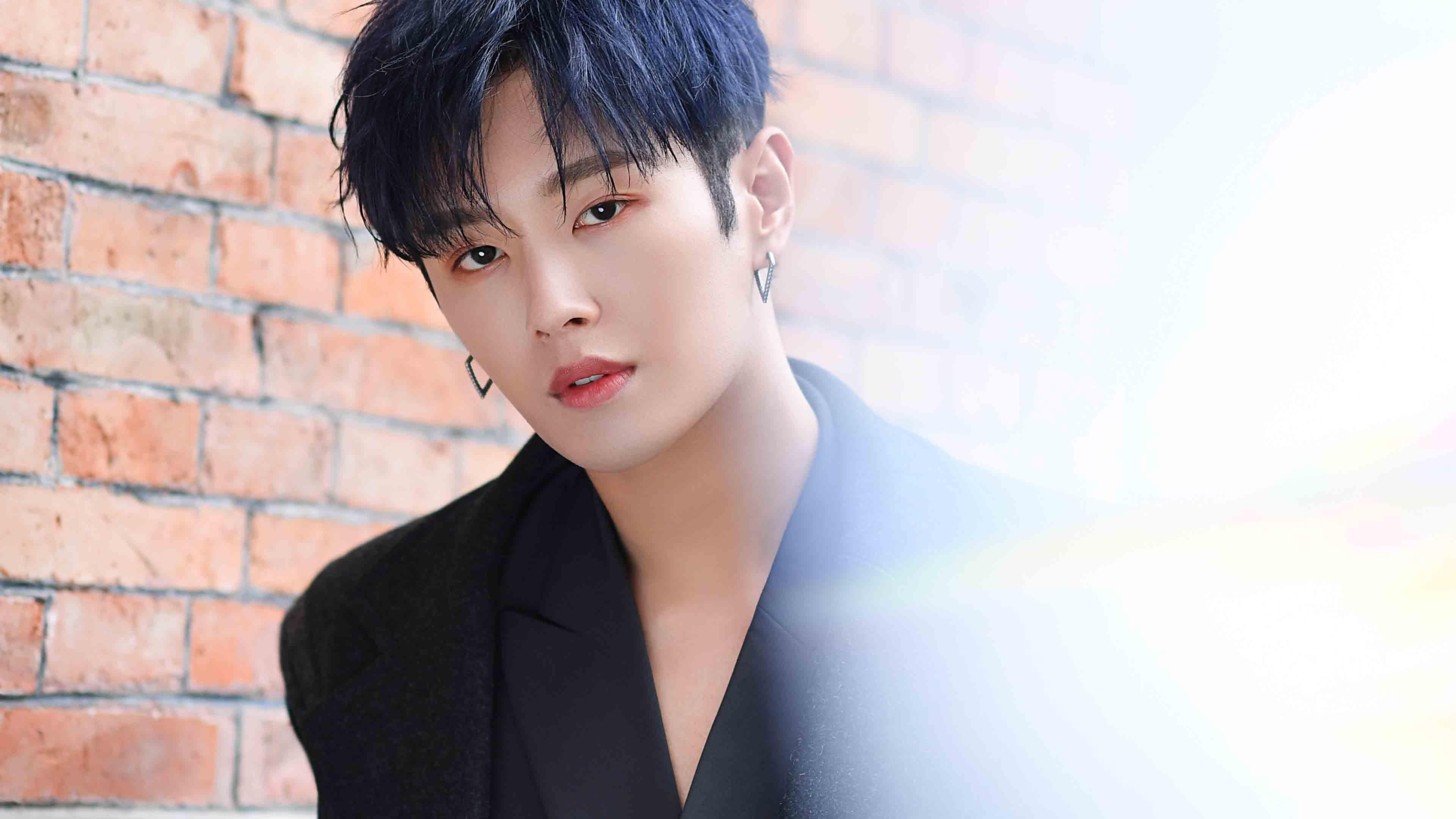 李冰洁泳池对决 展现中国选手韧性,李冰洁泳装